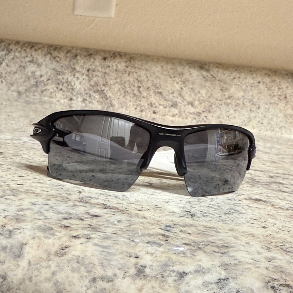 Oakley FLAK 2.0 Men's Gray and Black Sunglasses